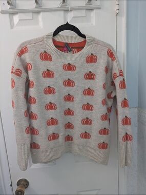 Vince Camuto Beige Crewneck Sweater with Orange Pumpkin Motif